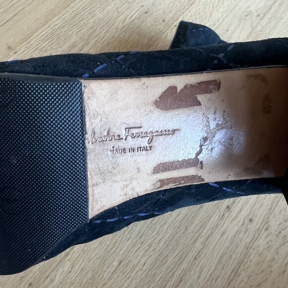 Vintage Ferragamo Black/Navy Heels - Picture 9 of 9